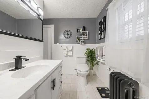 2270 Edna Court Baldwin NY 11510