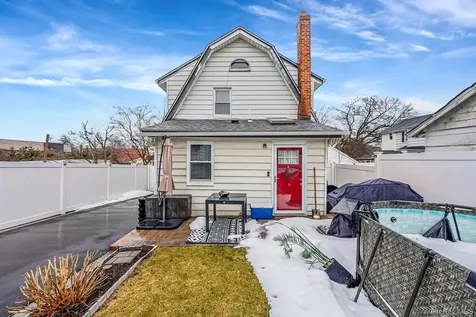 2270 Edna Court Baldwin NY 11510