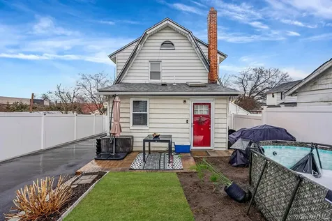 2270 Edna Court Baldwin NY 11510