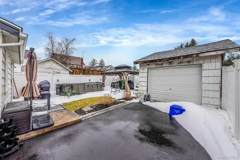 2270 Edna Court Baldwin NY 11510