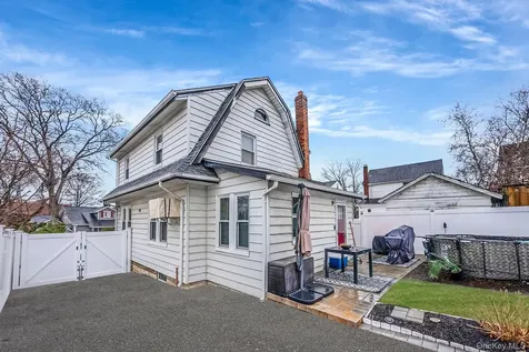 2270 Edna Court Baldwin NY 11510