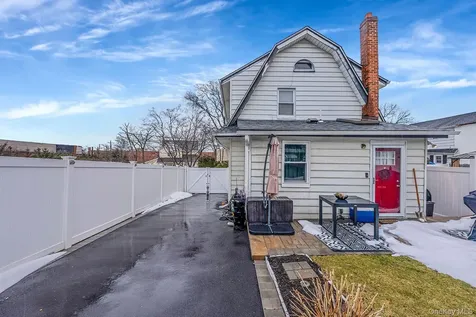 2270 Edna Court Baldwin NY 11510