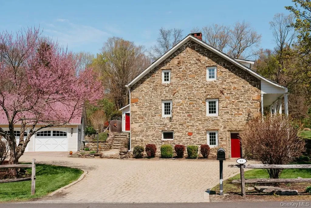 93 Horton Road Washingtonville NY 10992