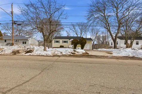 717 Doane Avenue Bellport NY 11713