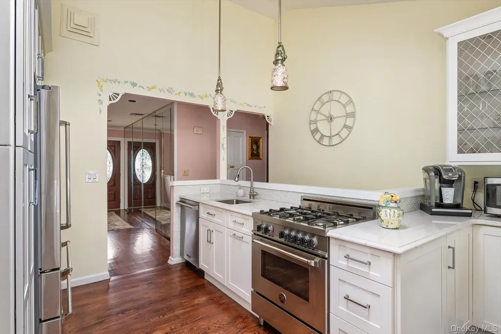 9 Rockaway Place Massapequa NY 11758