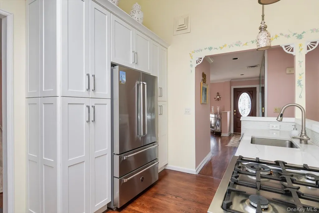 9 Rockaway Place Massapequa NY 11758