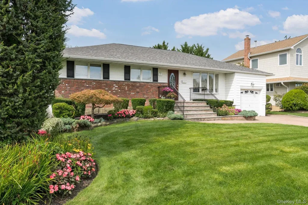 9 Rockaway Place Massapequa NY 11758