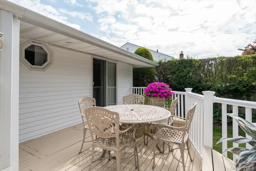 9 Rockaway Place Massapequa NY 11758