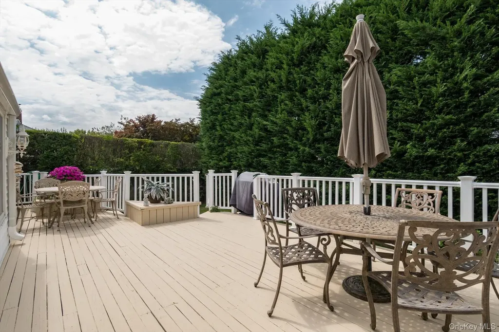 9 Rockaway Place Massapequa NY 11758