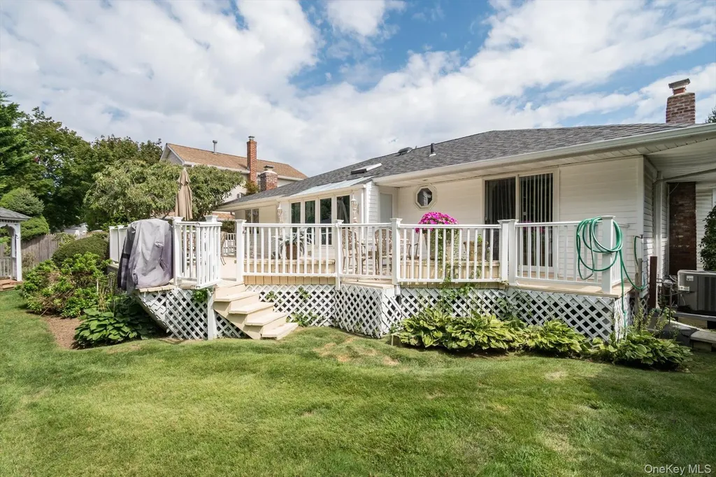 9 Rockaway Place Massapequa NY 11758