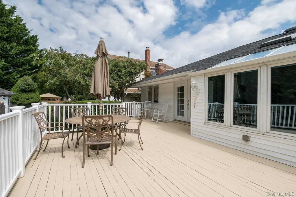 9 Rockaway Place Massapequa NY 11758