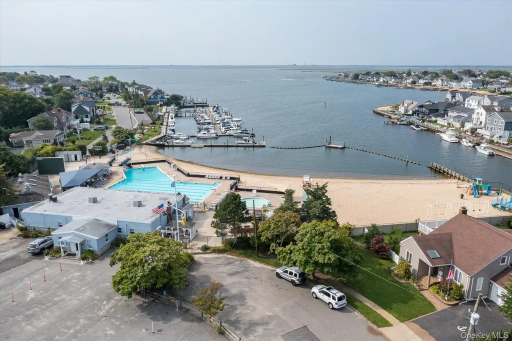 9 Rockaway Place Massapequa NY 11758
