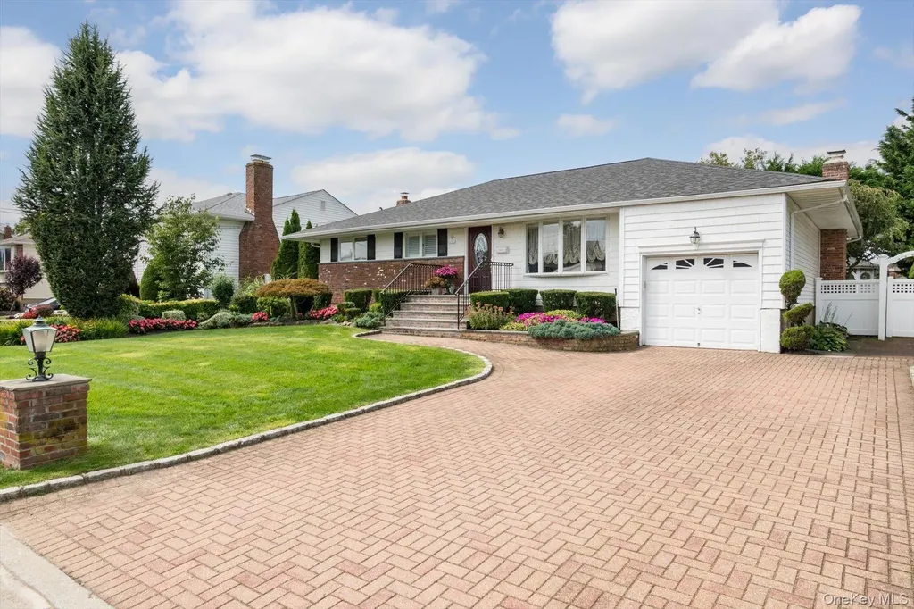 9 Rockaway Place Massapequa NY 11758