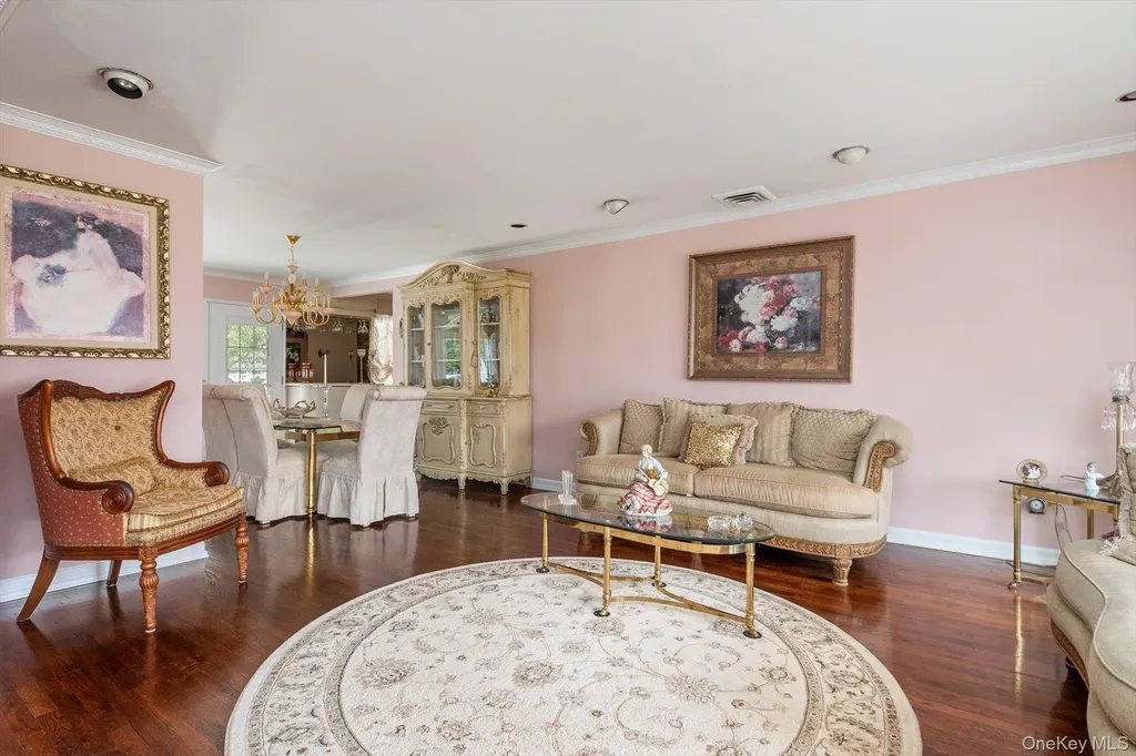 9 Rockaway Place Massapequa NY 11758