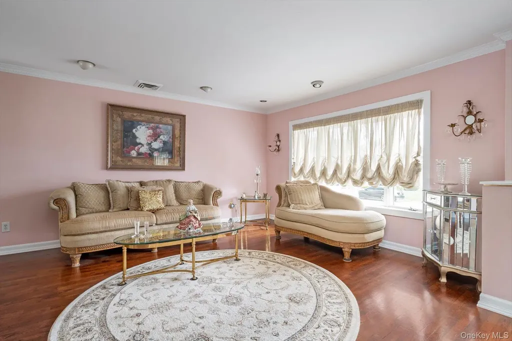 9 Rockaway Place Massapequa NY 11758