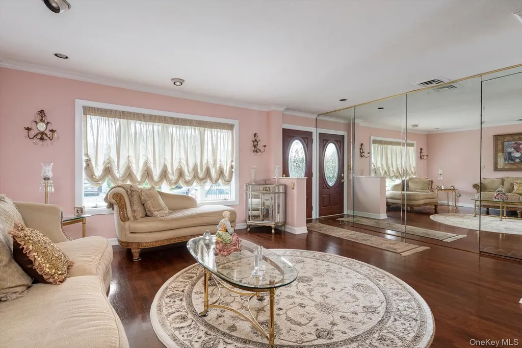 9 Rockaway Place Massapequa NY 11758