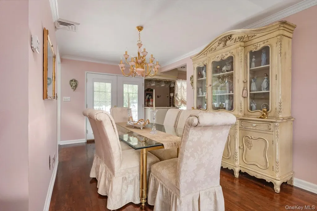 9 Rockaway Place Massapequa NY 11758