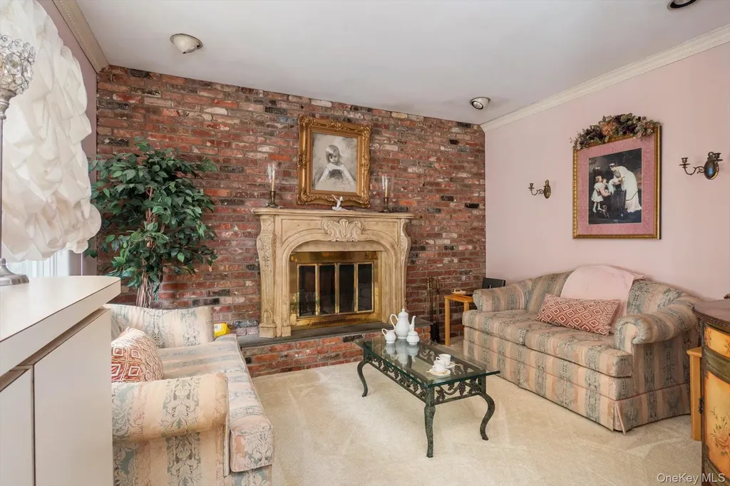 9 Rockaway Place Massapequa NY 11758