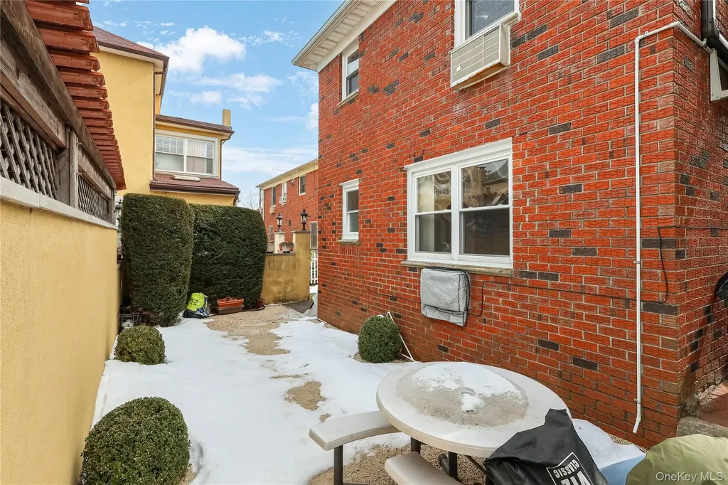157-11 Cryders Lane Whitestone NY 11357