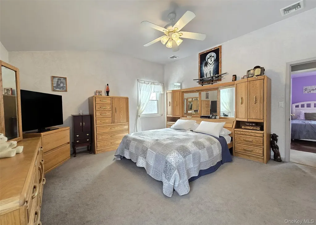23 Apple Lane Medford NY 11763