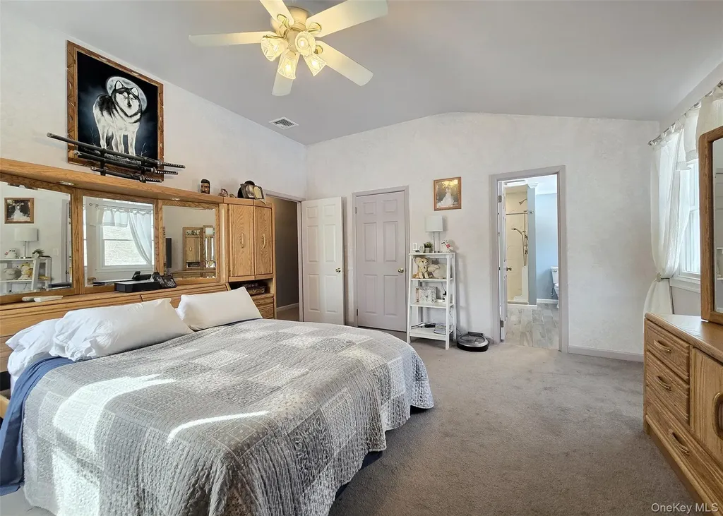 23 Apple Lane Medford NY 11763