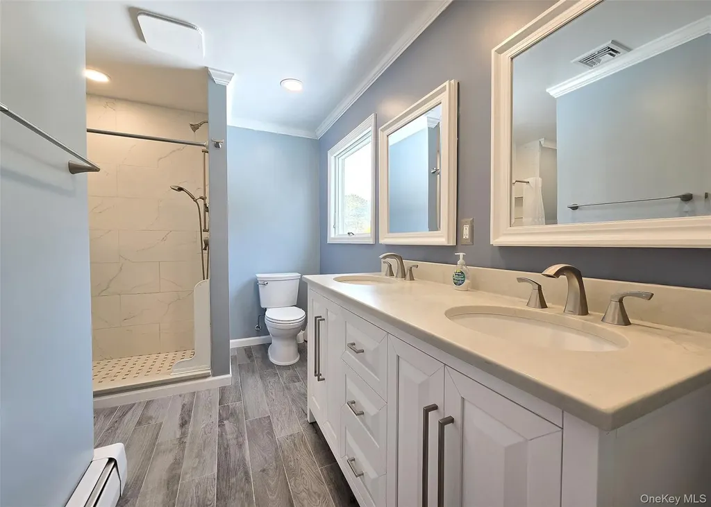 23 Apple Lane Medford NY 11763