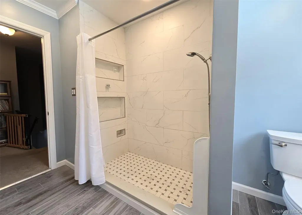23 Apple Lane Medford NY 11763
