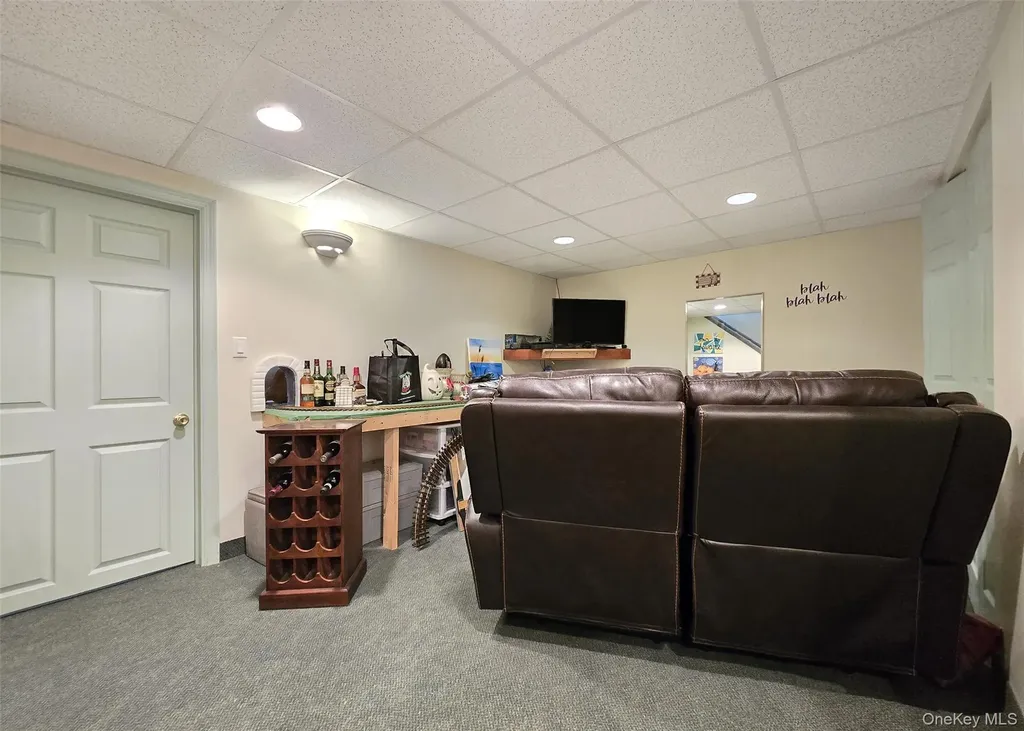 23 Apple Lane Medford NY 11763