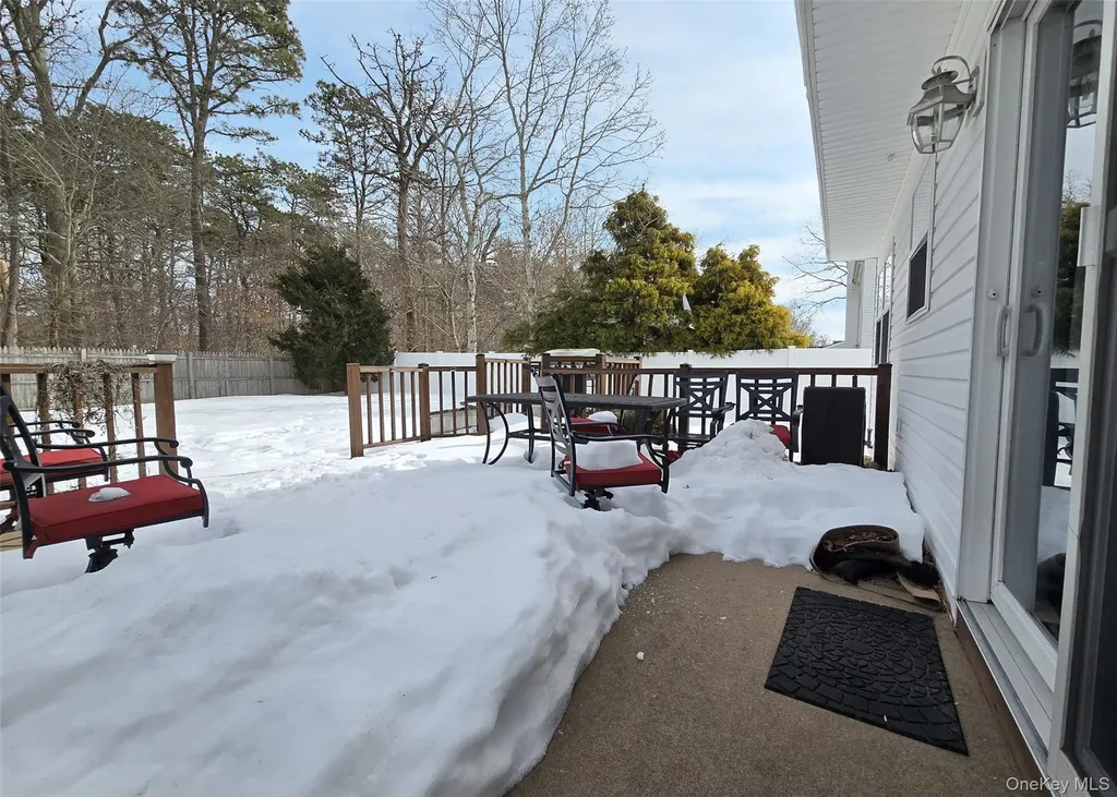 23 Apple Lane Medford NY 11763