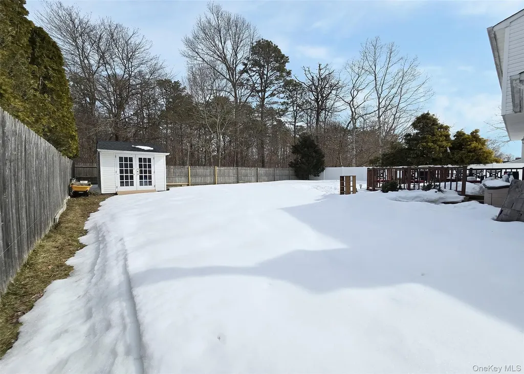 23 Apple Lane Medford NY 11763