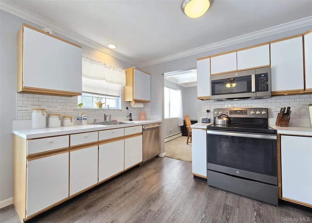23 Apple Lane Medford NY 11763