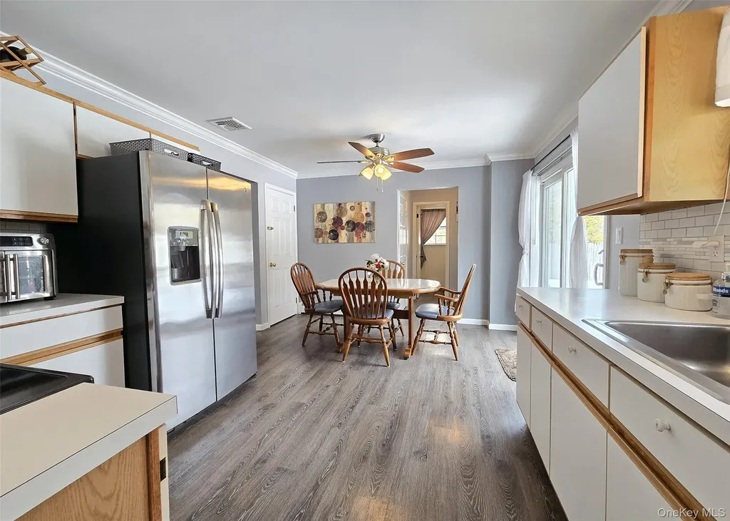 23 Apple Lane Medford NY 11763