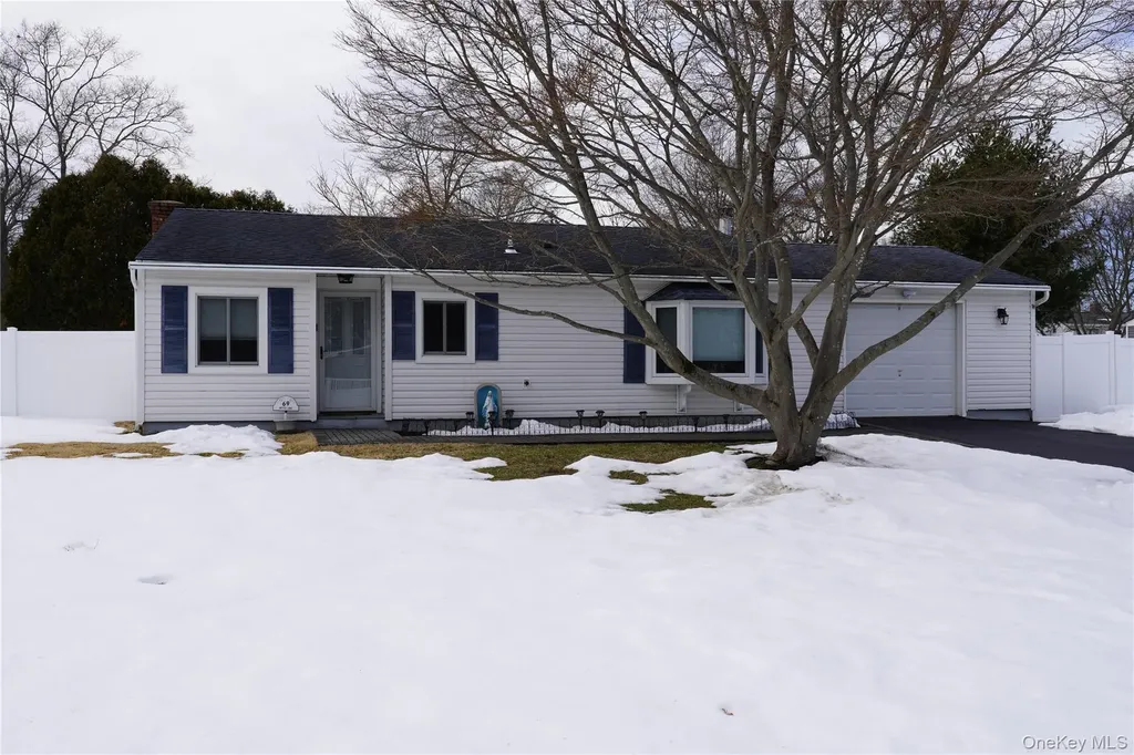 69 Meyer Lane Medford NY 11763