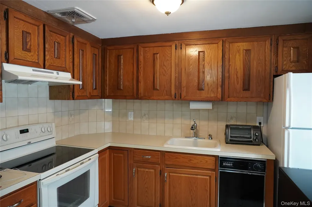 69 Meyer Lane Medford NY 11763