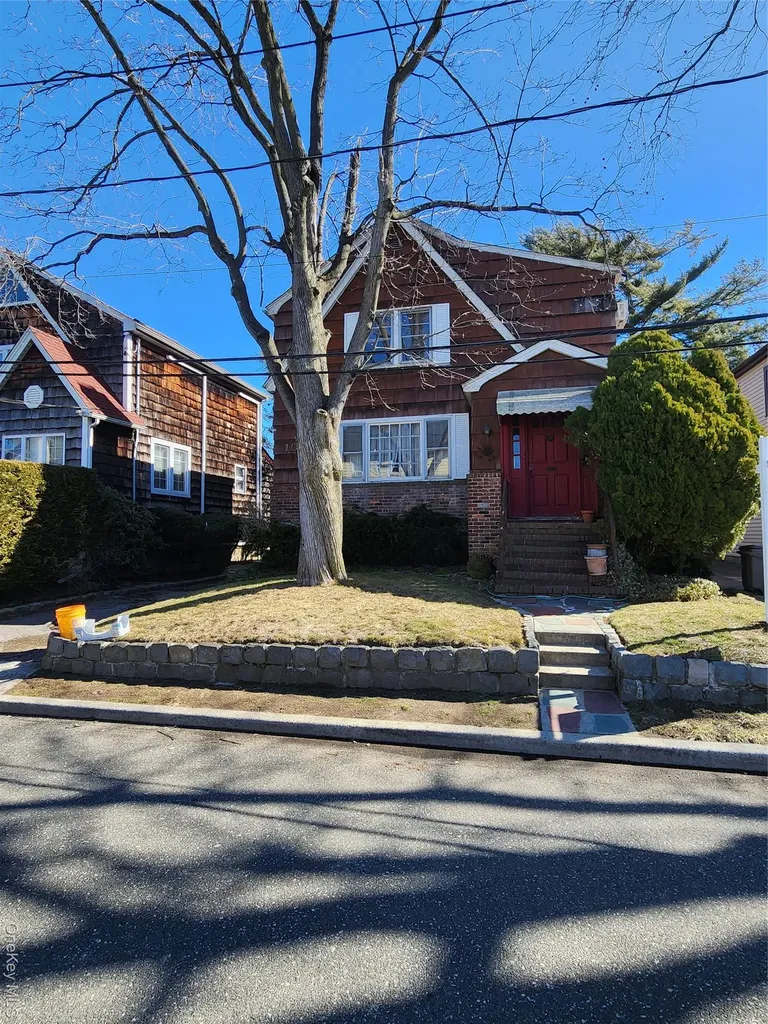 1051 Stanton Avenue Woodmere NY 11598