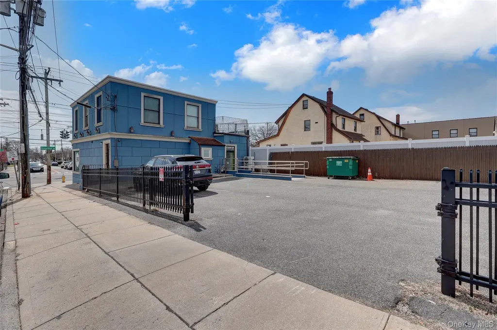 882 Hempstead Turnpike Franklin Square NY 11010