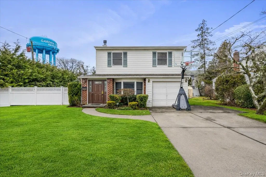 17 Whitehall Lane New Hyde Park NY 11040