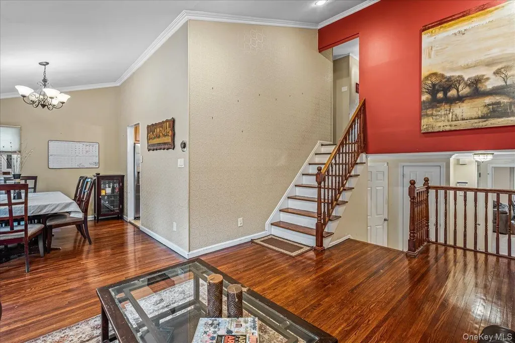 17 Whitehall Lane New Hyde Park NY 11040