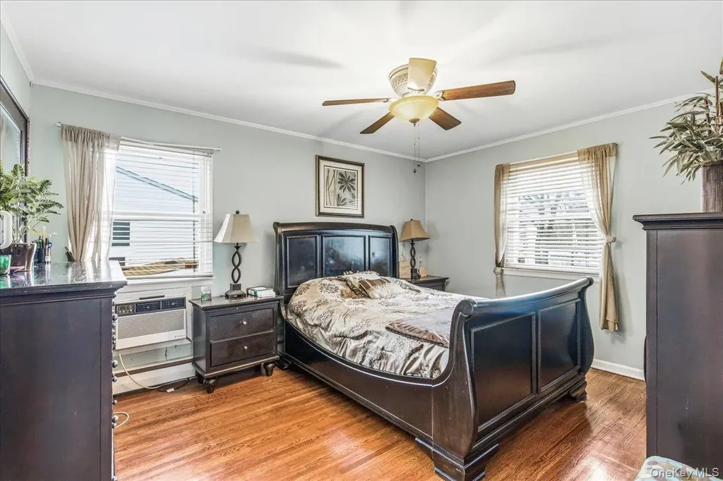 17 Whitehall Lane New Hyde Park NY 11040