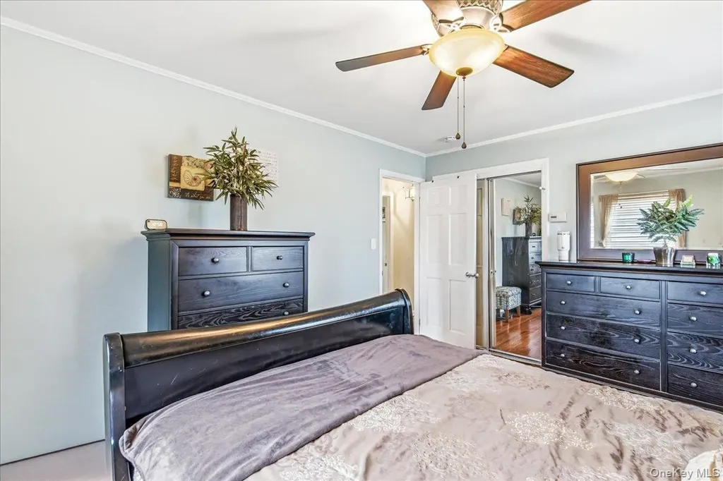 17 Whitehall Lane New Hyde Park NY 11040