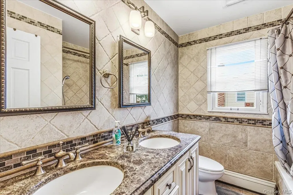 17 Whitehall Lane New Hyde Park NY 11040