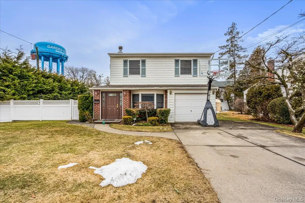 17 Whitehall Lane New Hyde Park NY 11040