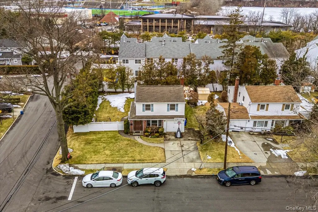 17 Whitehall Lane New Hyde Park NY 11040