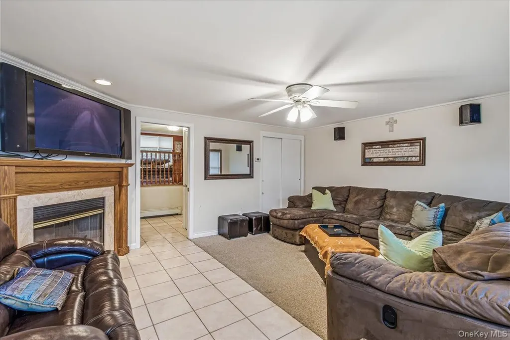 17 Whitehall Lane New Hyde Park NY 11040