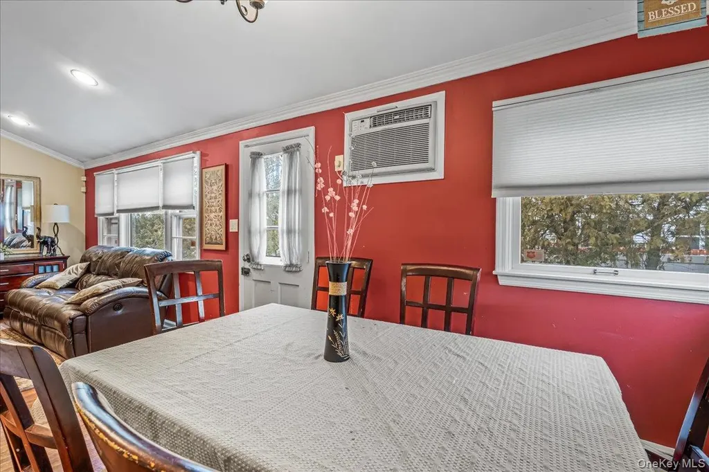 17 Whitehall Lane New Hyde Park NY 11040