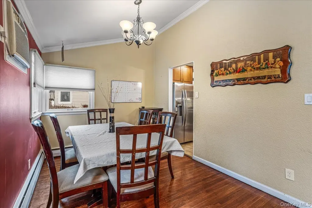 17 Whitehall Lane New Hyde Park NY 11040