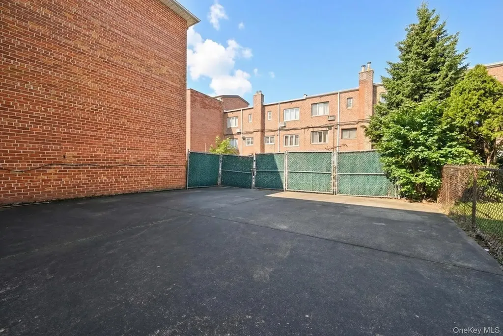 15307 79th Avenue Flushing NY 11367