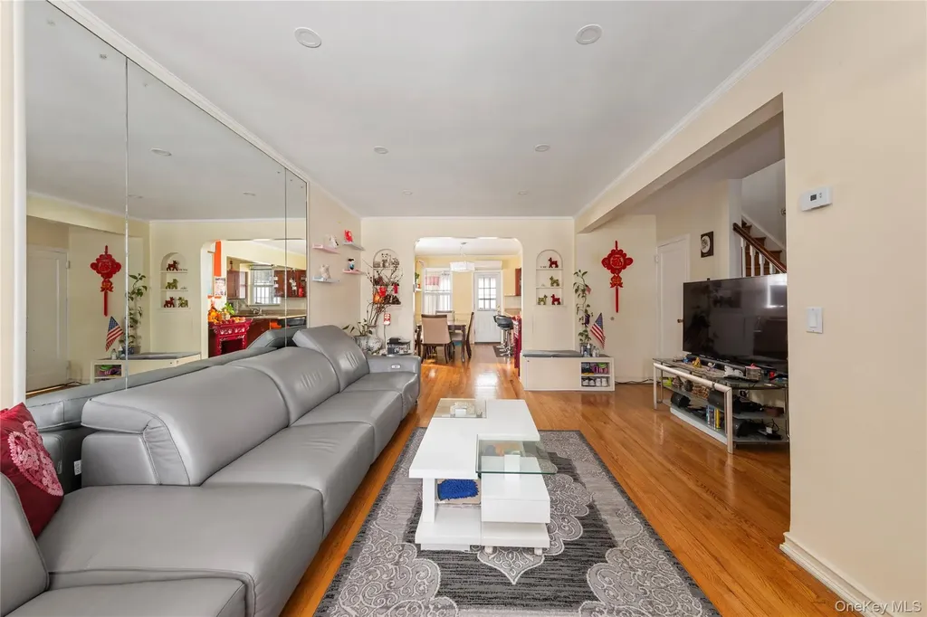 6114 Main Street Flushing NY 11367