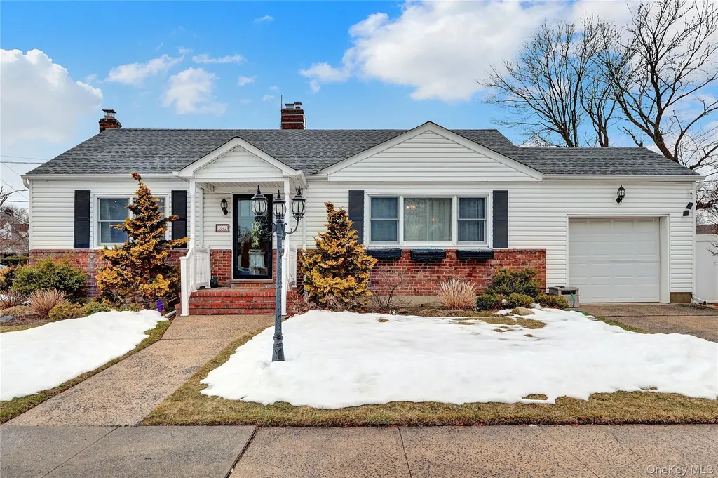 2642 Clovermere Road Oceanside NY 11572