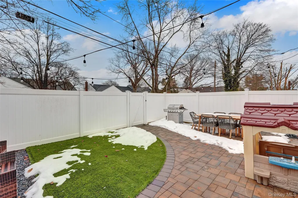 2642 Clovermere Road Oceanside NY 11572